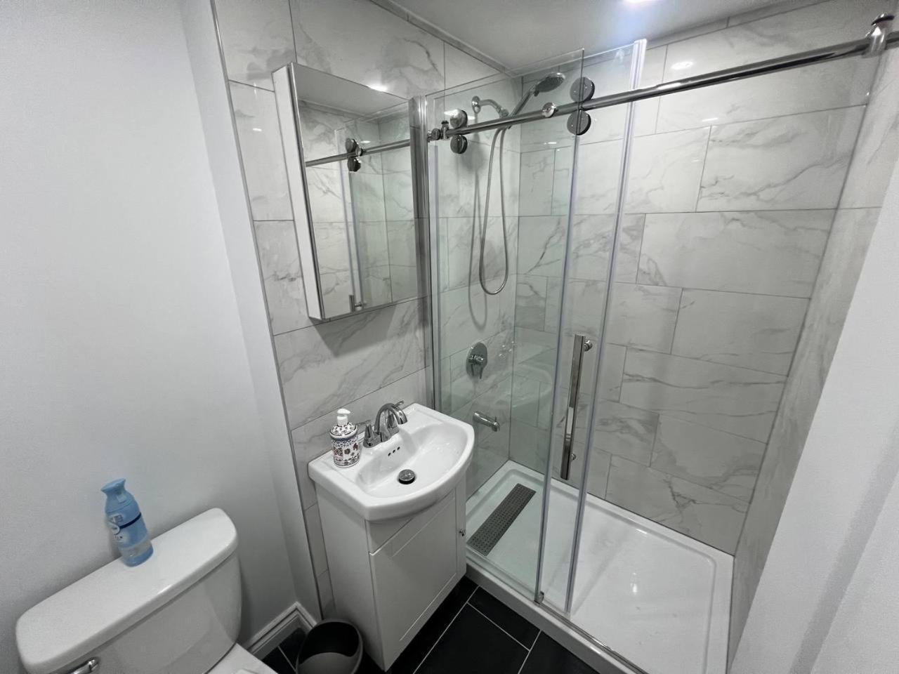 #1 Convvy-Nient Residence! Toronto Buitenkant foto